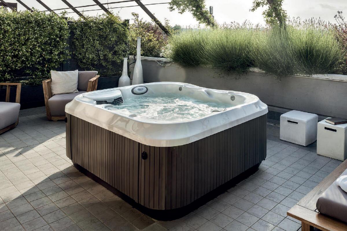 Hogyan tisztítsam megfelelően a Jacuzzi® masszászmedencéit?