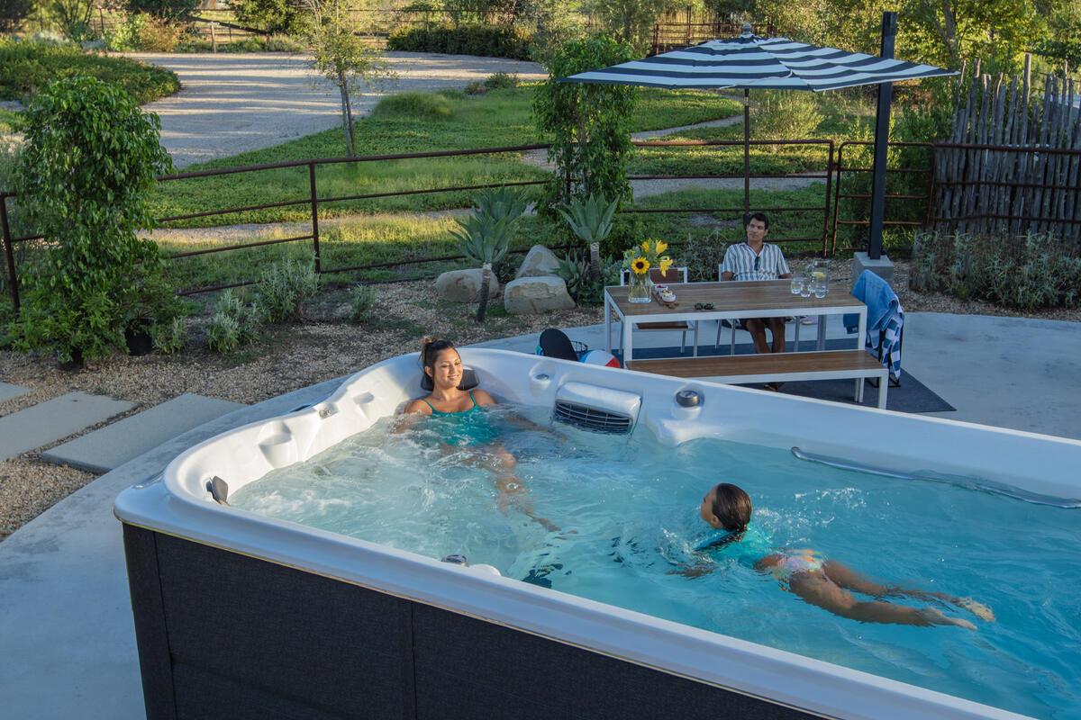 Jacuzzi® nyáron: így lesz a kerted a kedvenc nyári pihenőhelyed
